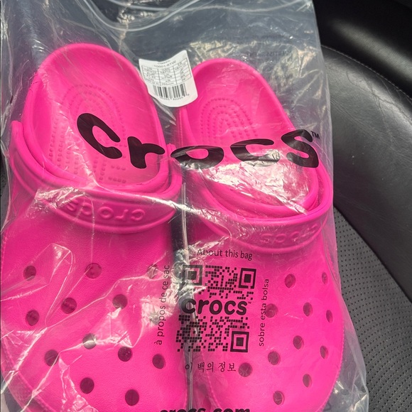 Crocs Classic Clog - Vibrant Pink - Picture 4 of 5